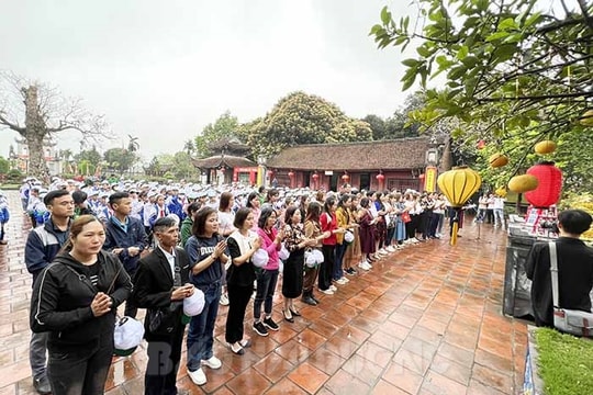 Giáo viên, học sinh đến Văn miếu Mao Điền tăng 40%
